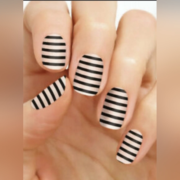 Last Chance! COLOR STREET Lines Clear Stripped Design Nail Polish Strips - Picture 3 of 9